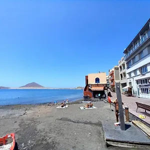 apartamento-playa-chica-medano.in-canary-islands.com/
